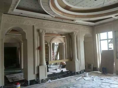 天然大理石门套和罗马柱